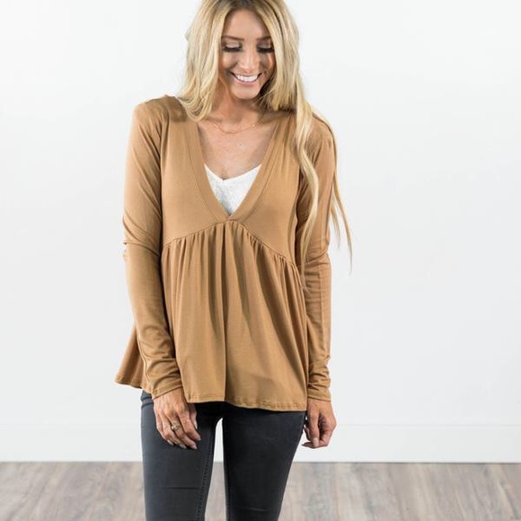 LAST CHANCE! Adorable long sleeve top - Picture 1 of 2